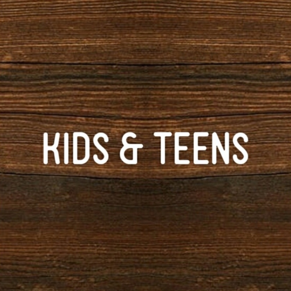 Visit my Posh store for deals on kids’ and teens!